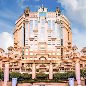 Swissotel Al Murooj 5* Dubai